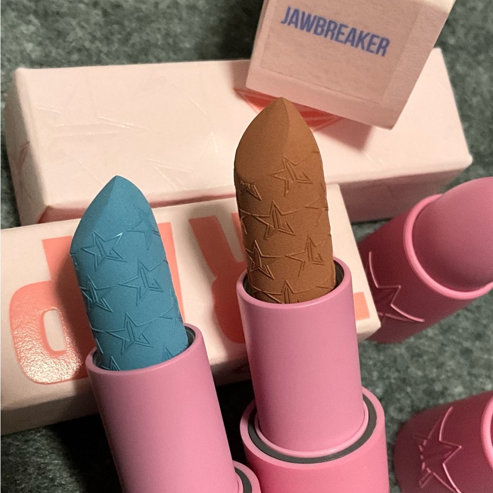 2 jeffree star velvet trap lipstick new in box